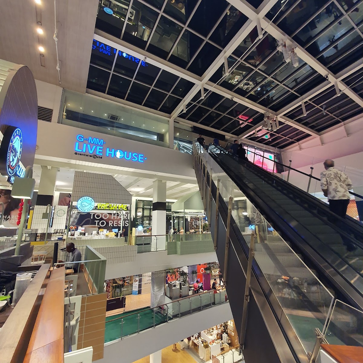 centralwOrld LIVE, Floor 8th — Bangkok Expat