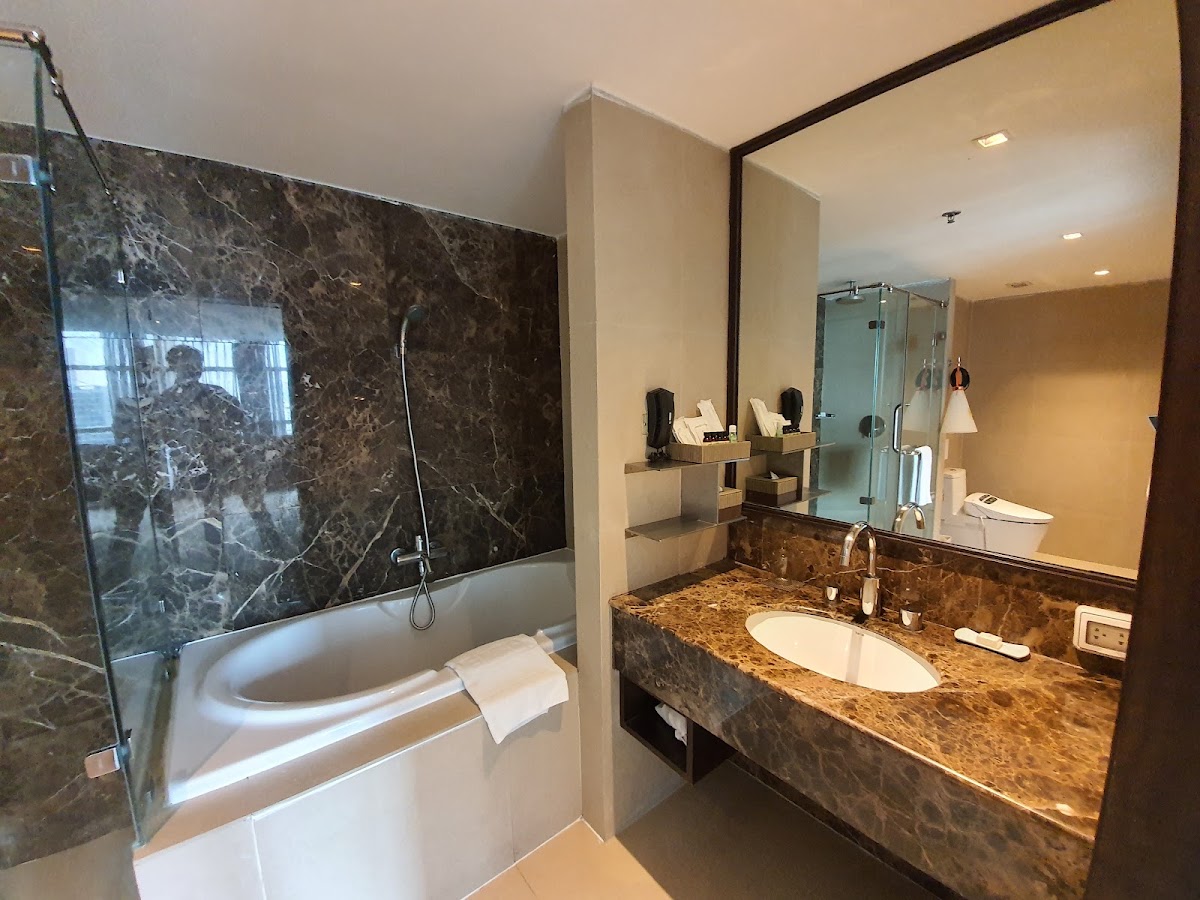 S31 Sukhumvit Hotel — Eakkaluk Temwanich