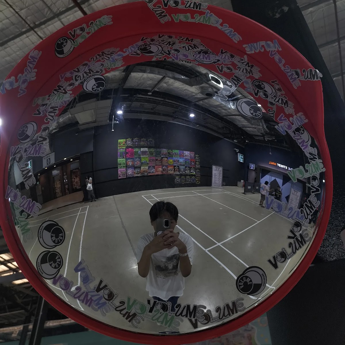 Volume Livehouse ชั้น B, The Street Ratchada — Buddy XD