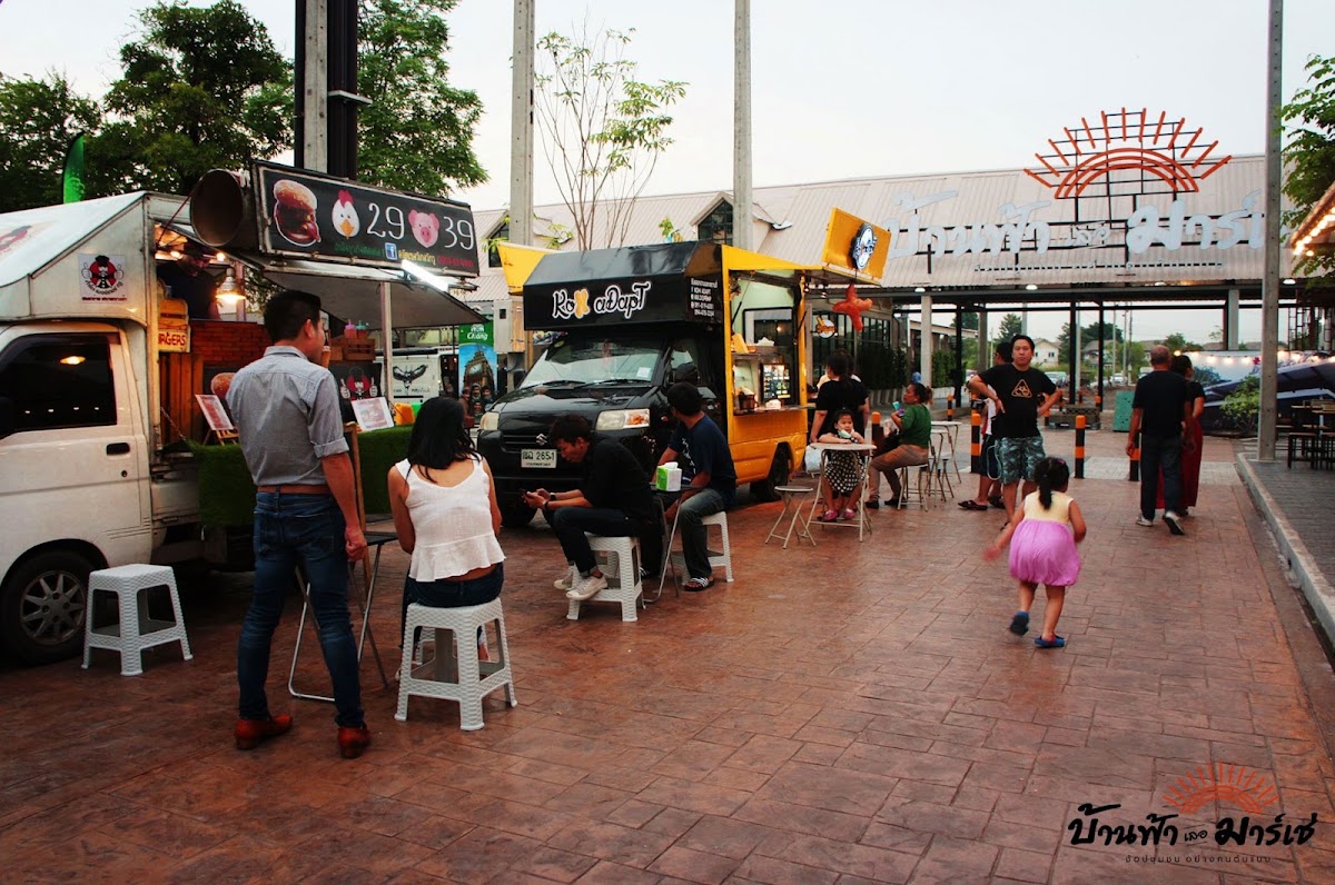 ตลาดบ้านฟ้า เลอ มาร์เช่ — บ้านฟ้า เลอ มาร์เช่