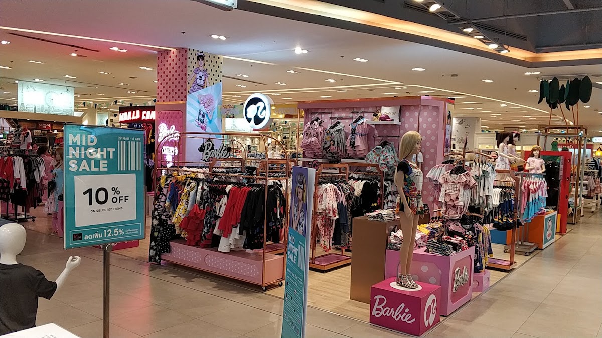 Siam Paragon — Виктор