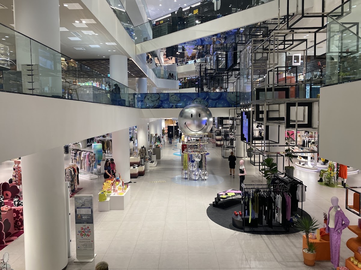SiamPic Hall ชั้น 7, สยามสแควร์วัน — Andrew “Andy” Davis